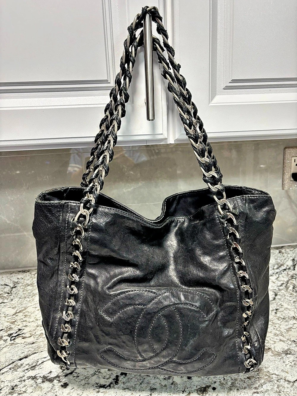 Chanel CC Delivery Tote Shoulder Bag in Black